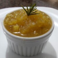 Geléia de Abacaxi com Gengibre e Alecrim